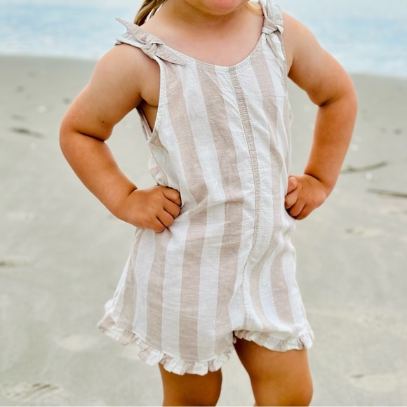 Little Co by Lauren Conrad linen ruffles romper - Picture 5 of 5